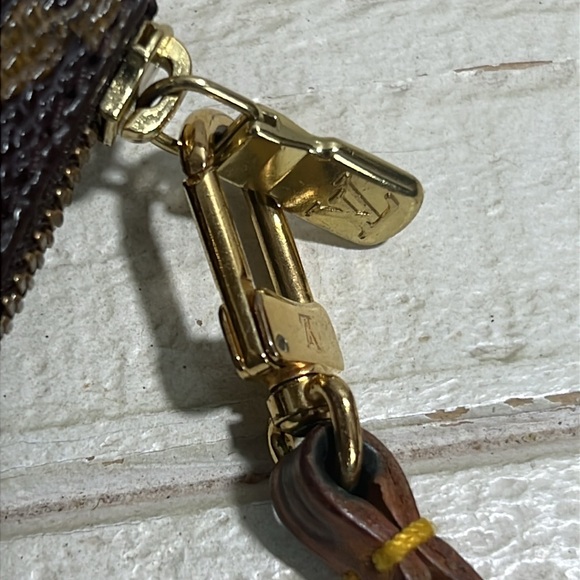 Louis Vuitton Pouch Bag Pochette Monogram ✅COA Included - Picture 7 of 16